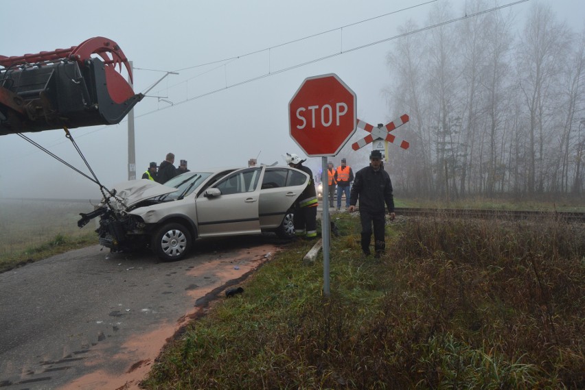 Wypadek w Gierwatach: zderzenie pociągu i osobówki! [ZDJĘCIA+WIDEO]