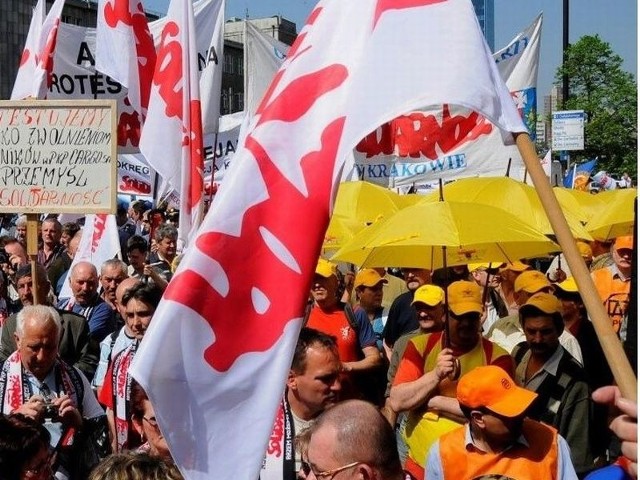 2013 był najgorszym rokiem dla pracowników w Polsce„Solidarność” zapowiada, że będzie walczyć aż te niekorzystne dla pracowników i niezgodne z prawem międzynarodowym zmiany trafią do kosza.