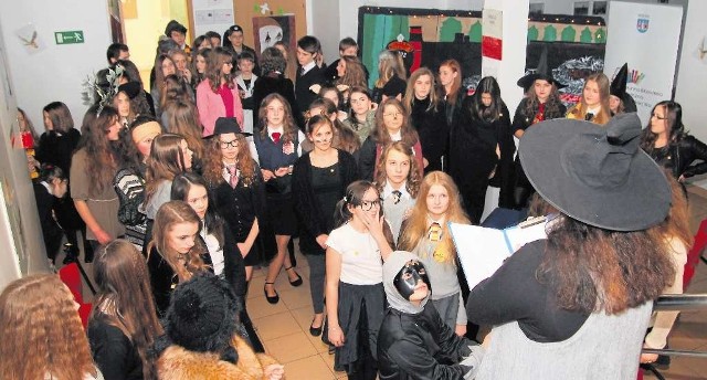 Uczniowie z gimnazjów w Modlnicy i Białym Kościele na nocnej imprezie z Harry’m Potterem
