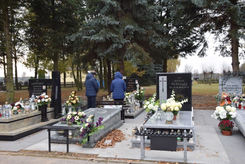 Dzień Zaduszny na Cmentarzu Komunalnym w Sieradzu (ZDJĘCIA)