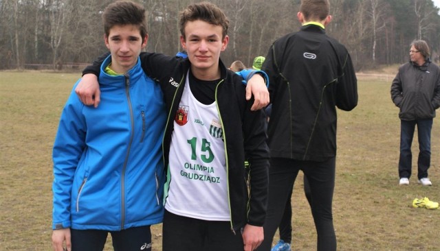 Jakub Augustyniak (z prawej) z Olimpii Grudziądz należy do najlepszych biegaczy na 800 m w Europie (wśród 16-latków)