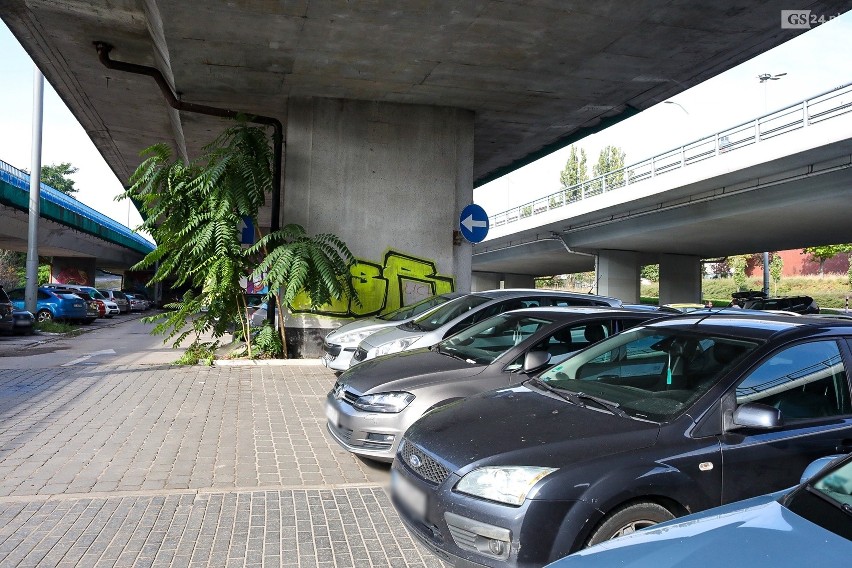 Parking pod Trasą Zamkową w Szczecinie.