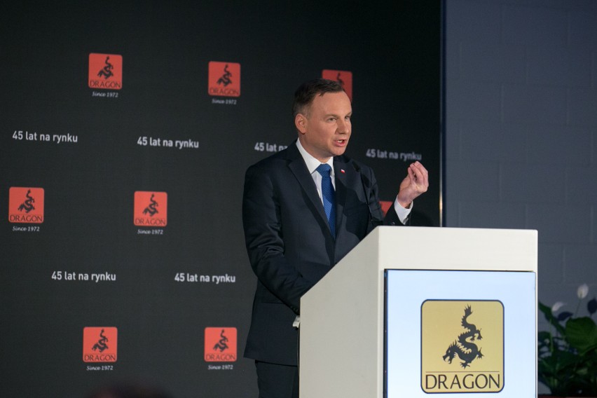 Prezydent Andrzej Duda w zakładzie firmy Dragon Poland w Skawinie