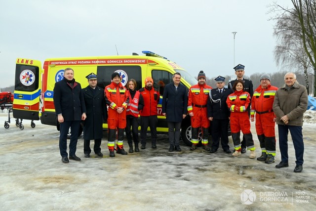 Nowy ambulans trafił do Grupy Ratownictwa Medycznego OSP Dąbrowa Górnicza-ŚródmieścieZobacz kolejne zdjęcia/plansze. Przesuwaj zdjęcia w prawo naciśnij strzałkę lub przycisk NASTĘPNE