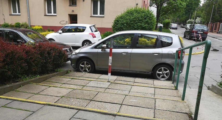 Kraków. Zobaczcie „mistrzów parkowania”, na których trafiliśmy w tym roku [DUŻO ZDJĘĆ]