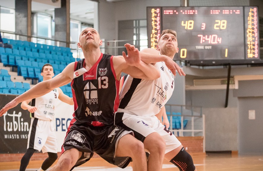 Lubelscy koszykarze po wygranej  z Turem Basket Bielsk Podlaski umocnili się na pozycji lidera. Zobacz zdjęcia