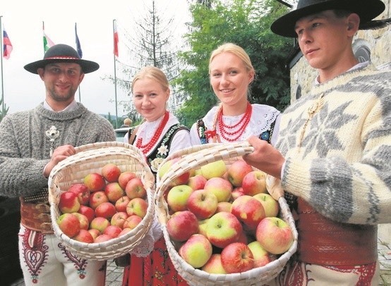 W koszach owoce były piękne, w sadach zbite gradem