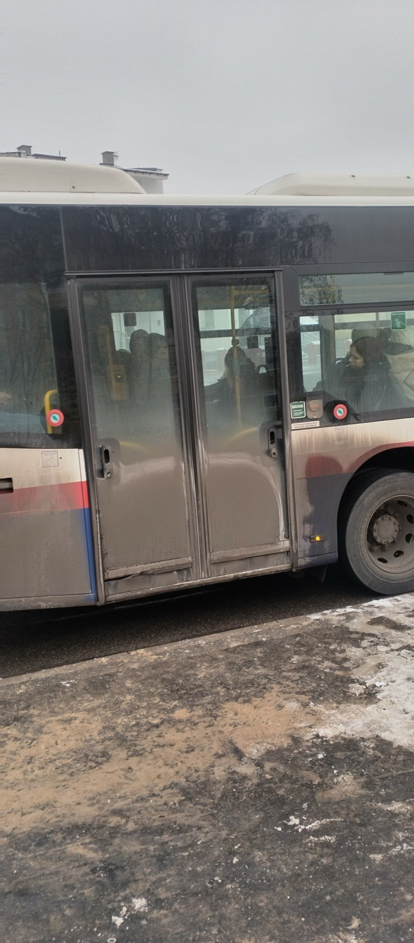 Bydgoszczanie narzekają na brudne autobusy. Rzecznik ZDMiKP wyjaśnia