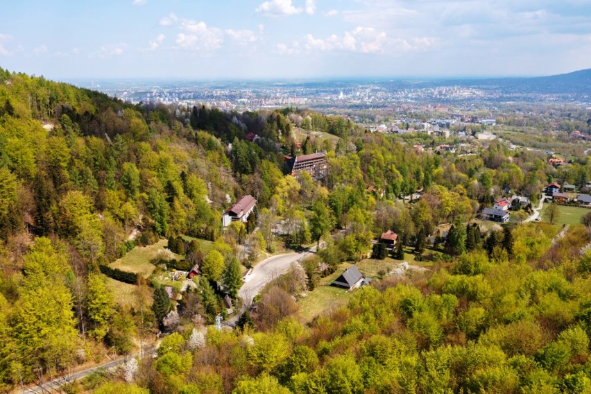 Droga pod Szyndzielnię od ronda gen. Fieldorfa Nila jest...