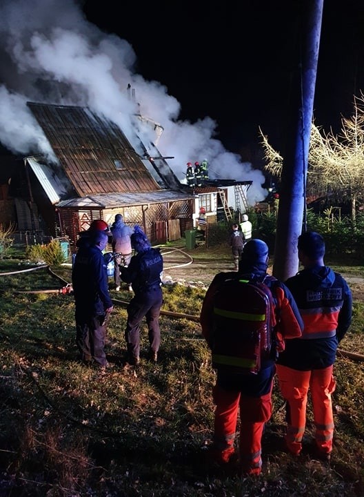 Pożar domu jednorodzinnego w Redęcinie koło Słupska. Śmierć poniósł 60-letni mężczyzna [ZDJĘCIA,WIDEO]