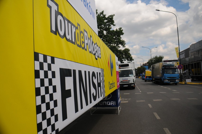 Tour de Pologne: Trucki przywiozły sprzęt kolarzy do Krakowa