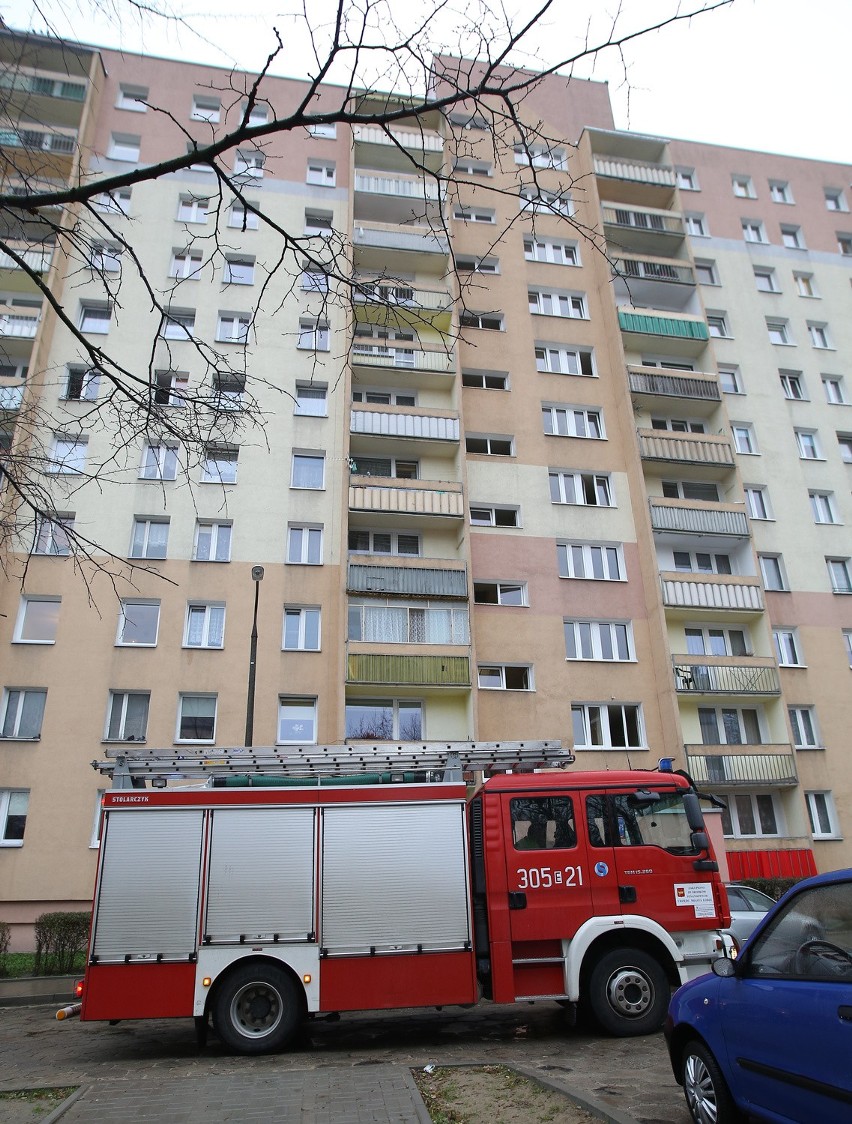 Tragiczny pożar na Tatrzańskiej. Jedna osoba nie żyje [zdjęcia]