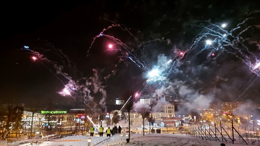 Punktualnie o godzinie 20.00 w Zielonej Górze odpalone...