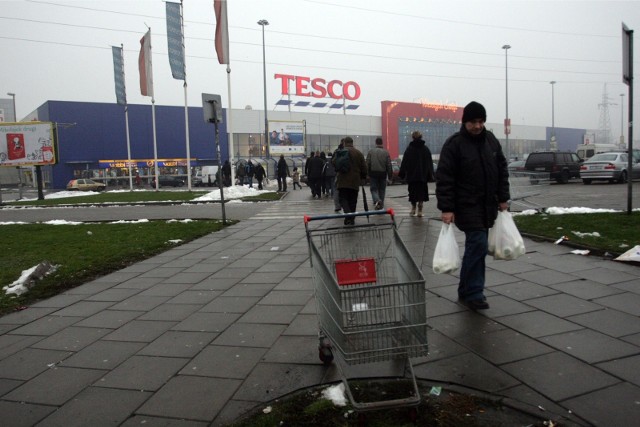 Pod Tesco na Kapelance znajduje się stare wysypisko śmieci. Deweloper deklaruje jego likwidację, ale przy założeniu, że zrealizuje swoje cele inwestycyjne