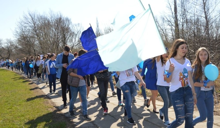 Błękitny marsz w Skarżysku. Wzięło w nim udział ponad pół tysiąca osób!