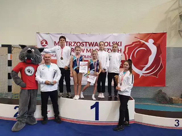 Złote medale akrobatów UMKS PMOS Chrzanów na Mistrzostwach Polski Juniorów Młodszych