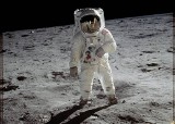Kosmiczny skafander  Neila Armstronga w Planetarium Śląskim. Możesz zobaczyć na własne oczy, co nosił pierwszy człowiek na Księżycu
