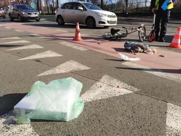 Groźny wypadek na Trzebnickiej. Potrącenie rowerzysty (ZDJĘCIA)