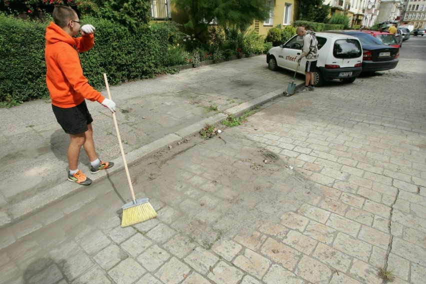 Wrocławianie sami posprzątali swoją ulicę. Reszta Śródmieścia poczeka (FOTO)