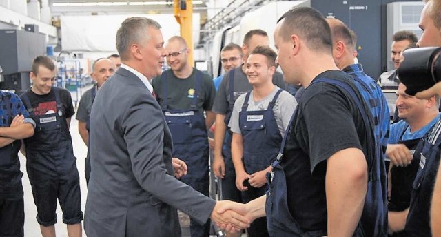 Tomasz Siemoniak był w produkujących broń strzelecką tarnowskich Zakładach Mechanicznych