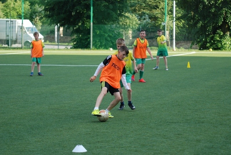 Trener Marcin Sasal poprowadził zajęcia dla młodych gracz z Kielc