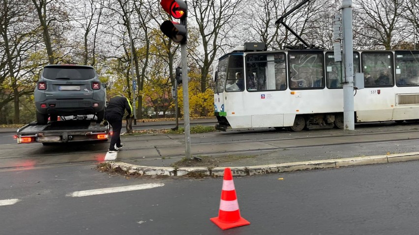 Wypadek w Szczecinie. Na ul. Mickiewicza zderzyły się dwa auta. Spore utrudnienia! 