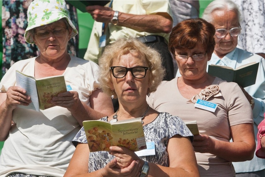 Do tej pory kongres świadków Jehowy odbywał się na Stadionie...