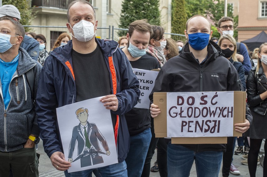 Protest pracowniczek i pracowników Urzędu Miasta Poznania....