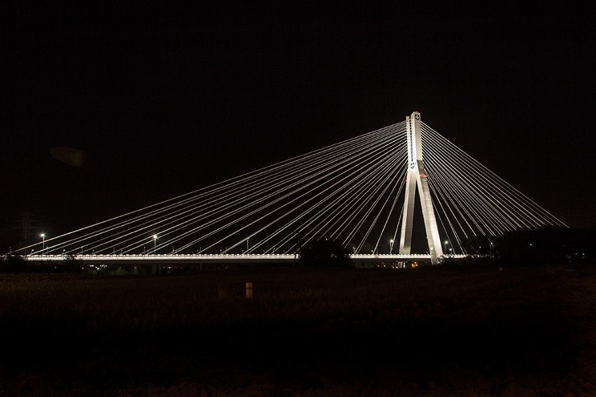 Jest to drugi największy most w Polsce.