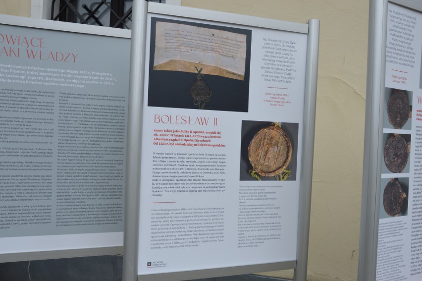 „Mówiące znaki władzy” - nowa wystawa o dawnym Opolu przez Archiwum Państwowym
