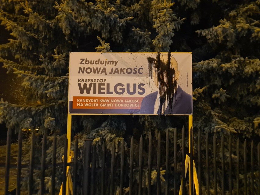 Wojna wyborcza w gminie Borkowice. Ktoś zniszczył banery Krzysztofa Wielgusa, kandydata na wójta Borkowice