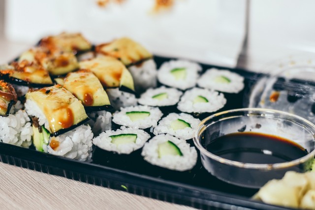 W którym lokalu serwują najlepsze sushi w mieście? Zobacz. Kliknij w przycisk „zobacz galerię” i przesuwaj zdjęcia w prawo - naciśnij strzałkę lub przycisk NASTĘPNE.