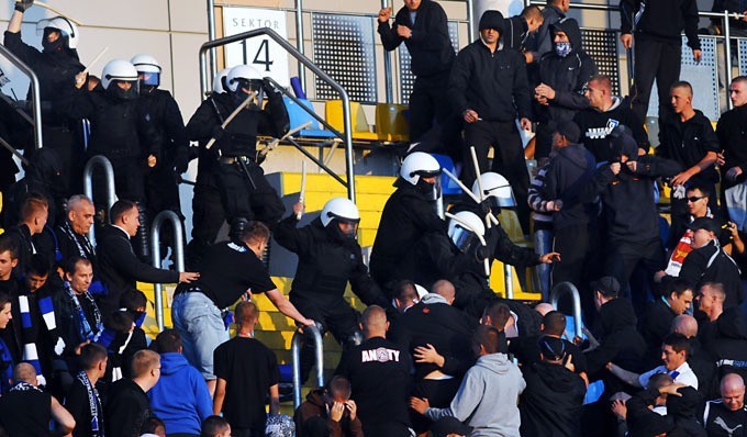 Fotoreportaż z meczu i zadymy na stadionie