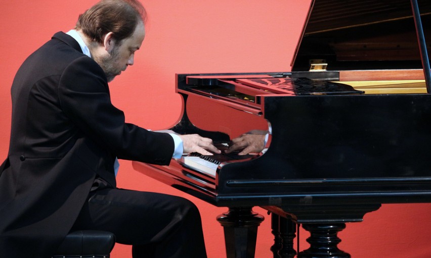 Znakomity pianista, Paweł Kamasa wystąpił w salach Muzeum...