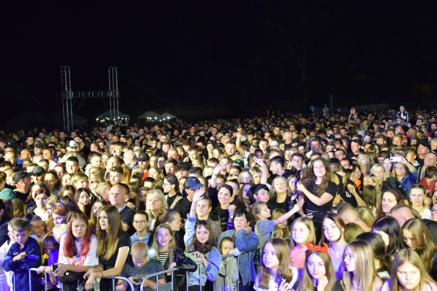 Tysiące fanów na koncercie Smolastego w Małogoszczu.