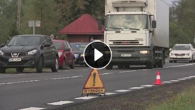 Tragiczny wypadek w Miłosnej koło Lubina. Samochód uderzył w przystanek [WIDEO]