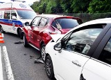 Groźny wypadek na DK 28 w Mszanie Dolnej. Trzy auta rozbite. Ranna osoba w szpitalu