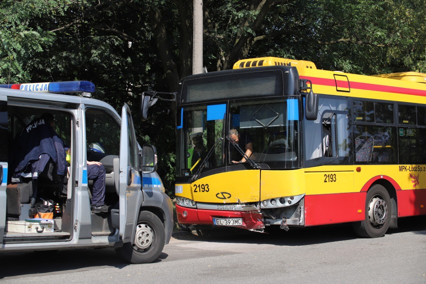 W wyniku zderzenia pasażerka daci została przewieziona do...