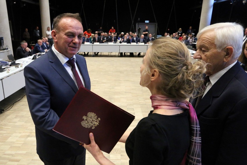 Prawo i Sprawiedliwość przejęło pełnię władzy na Lubelszczyźnie. Marszałek Jarosław Stawiarski i pierwsze spięcia w sejmiku