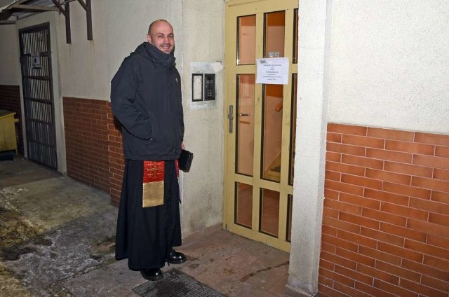 Ks. Trojan Marchwiak, proboszcz parafii pw. św. Wojciecha w Poznaniu, swoich parafian będzie odwiedzał co trzy lata.