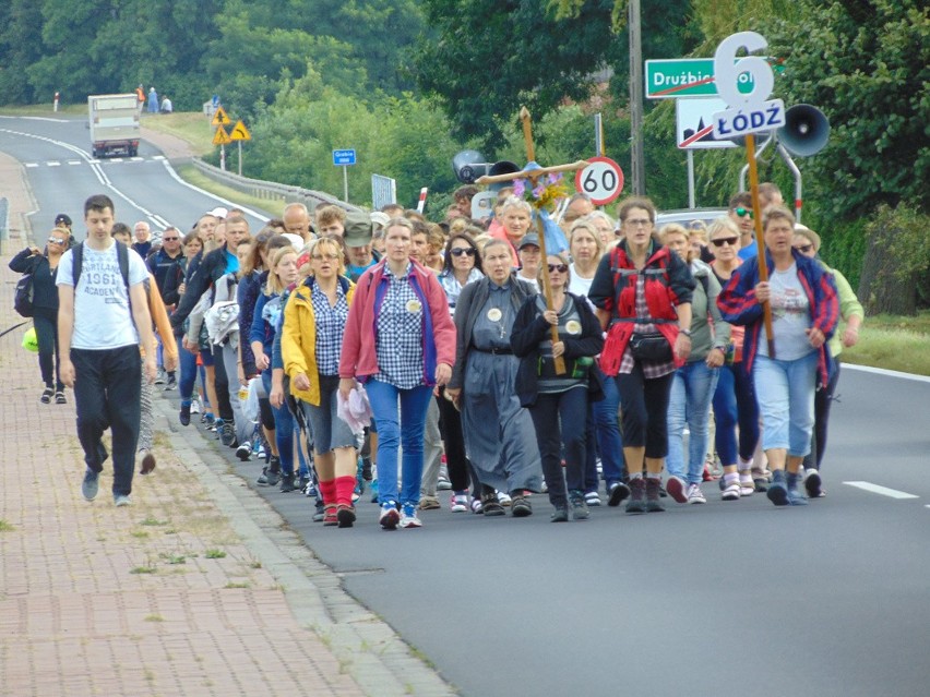 92 Piesza Pielgrzymka Łódzka w drodze na Jasną Górę [FOTO]