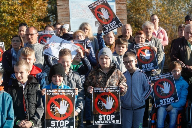 17 października mieszkańcy Frysztaka protestowali przeciwko budowie asfaltowni.