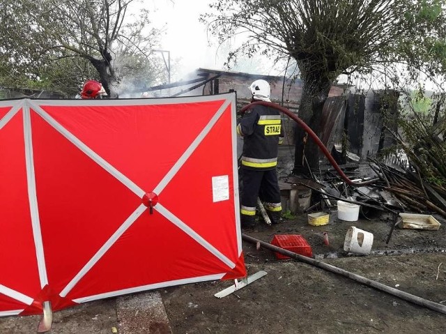 W piątek w Rudzie koło Rogoźna doszło do tragicznego wypadku. Na jednej z działek mężczyzna podgrzewał w garnku smołę, którą wykipiała, oblewając go. Działkowicz zaczął się palić. Mężczyzna zmarł w wyniku poparzeń.