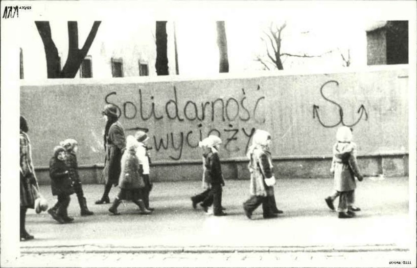 Jak wyglądały ulice stanu wojennego można zobaczyć dzięki...