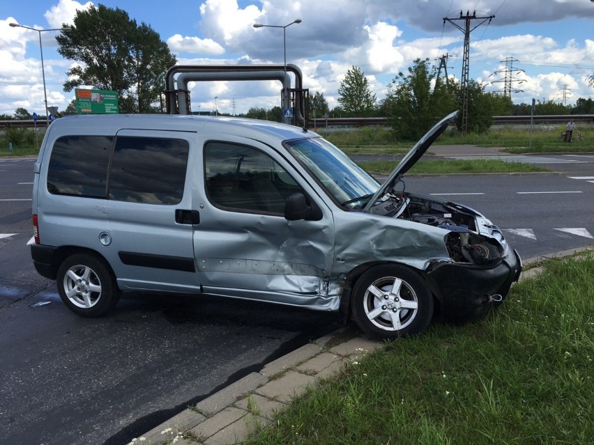 58-letni mężczyzna, jechał peugeotem od centrum Ostrołęki....