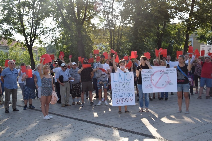 Około stu skawinian protestowało przeciw zatruwaniu...