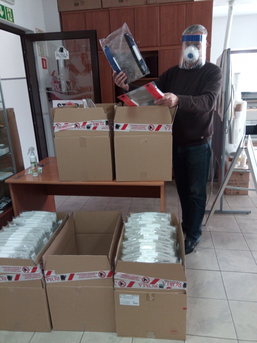 Firma ROMA z Sandomierza ruszyła z produkcją przyłbic (ZDJĘCIA)