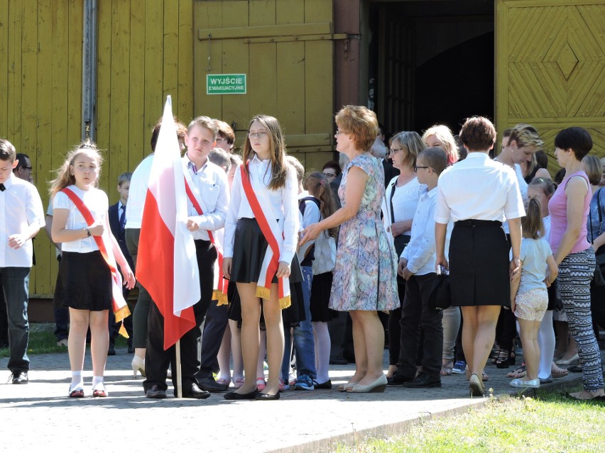 Szkoła w Dąbrówce skończyła 80 lat [ZDJĘCIE]