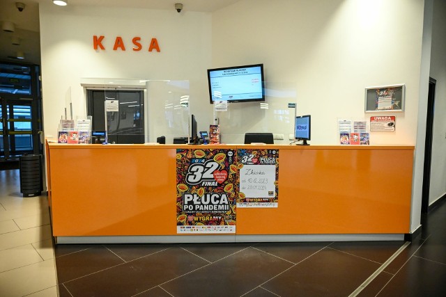 W holu Centrum Kulturalno-Artystycznego stoi puszka stacjonarna Wielkiej Orkiestry Świątecznej Pomocy, do której można już wrzucać datki.