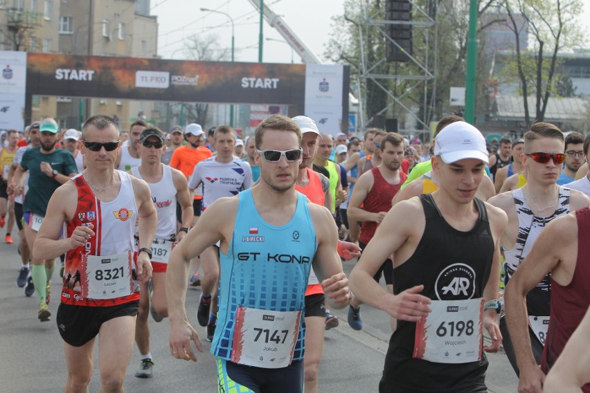 Biegacze w tym roku pobiegną w poznańskim półmaratonie...